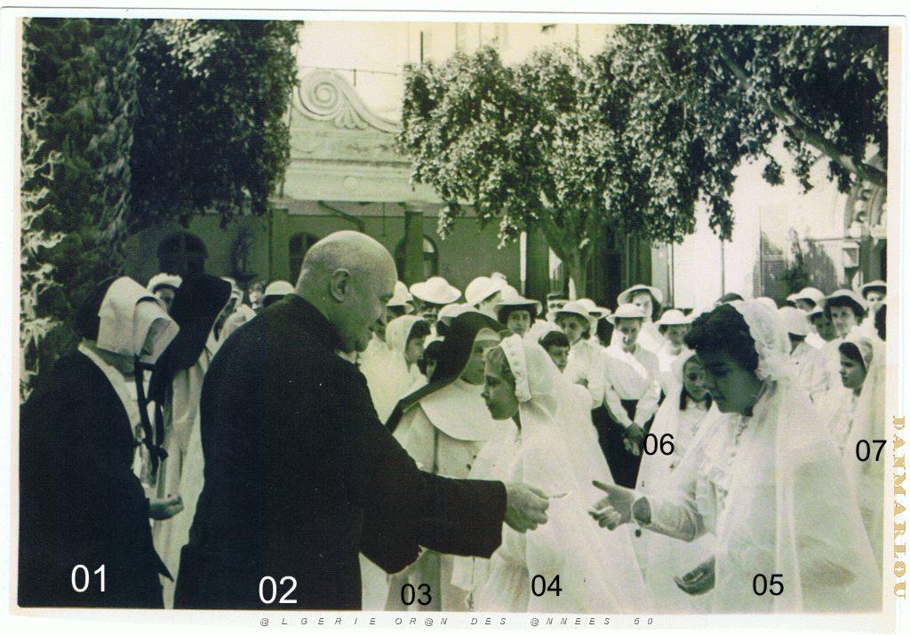 COMMUNIONS ORAN SOEURS TRINITAIRES DE SAINT LOUIS SOLENNELLE 1953 002.jpg